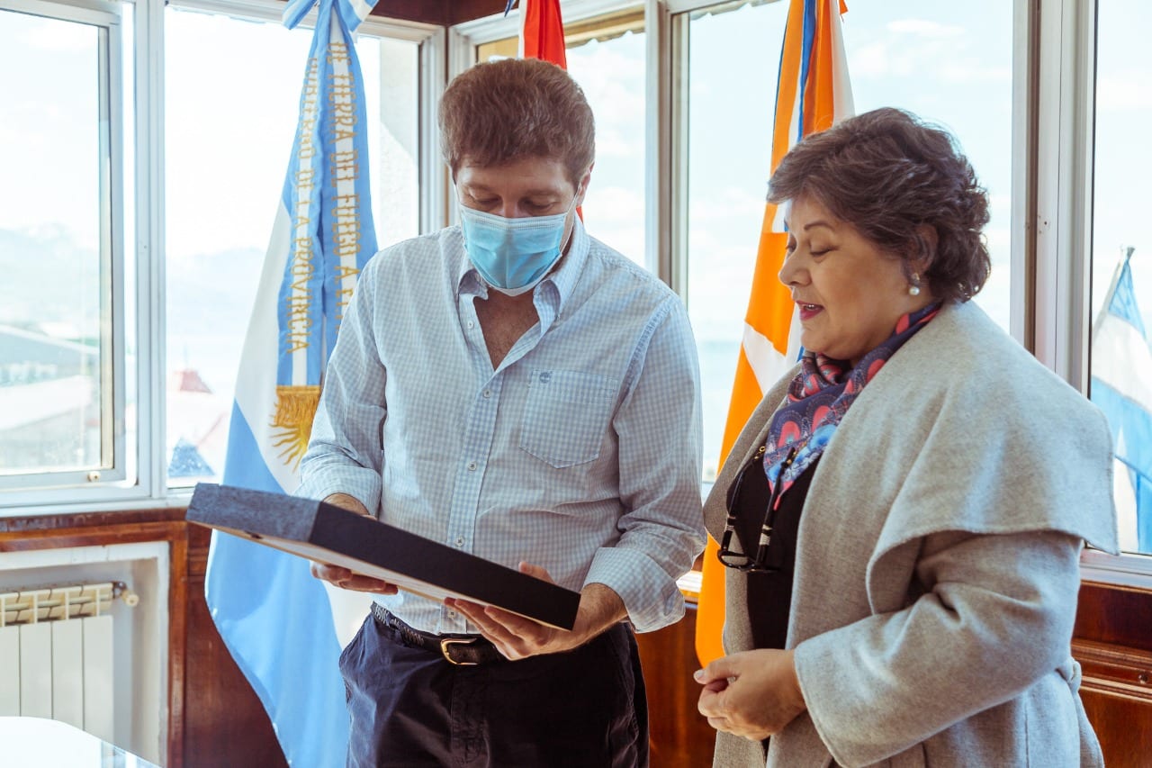El Gobernador Gustavo Melella recibi&oacute; a la C&oacute;nsul General del Paraguay en Argentina