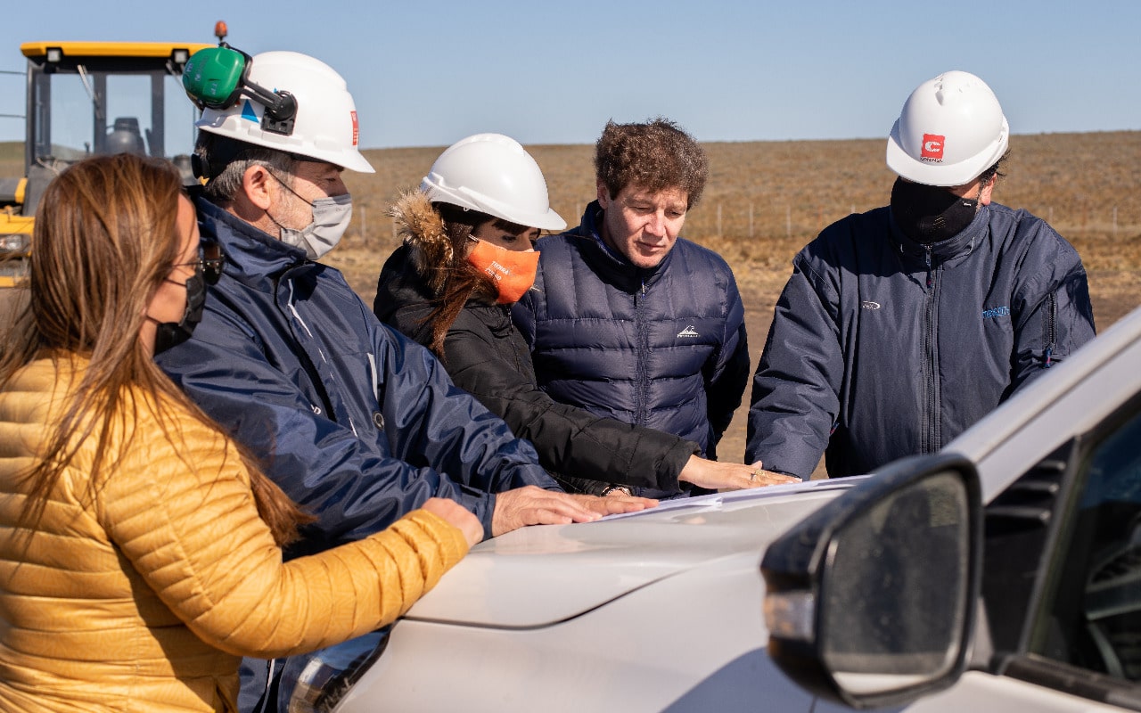 El Gobernador Melella recorri&oacute; la obra de la estaci&oacute;n compresora de gas en Cabo Domingo