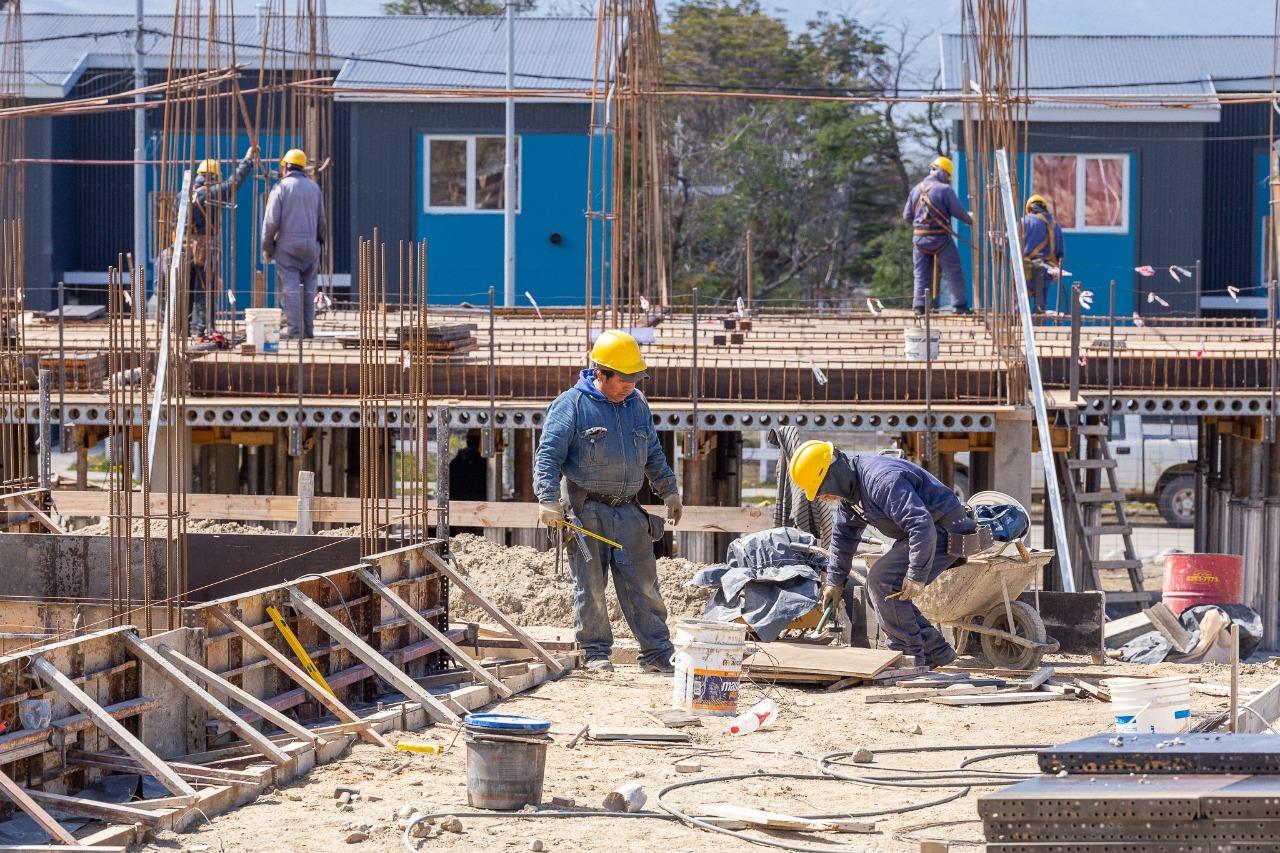 “Genera emoción ver a tantas personas trabajando en la construcción de nuevas soluciones habitacionales”