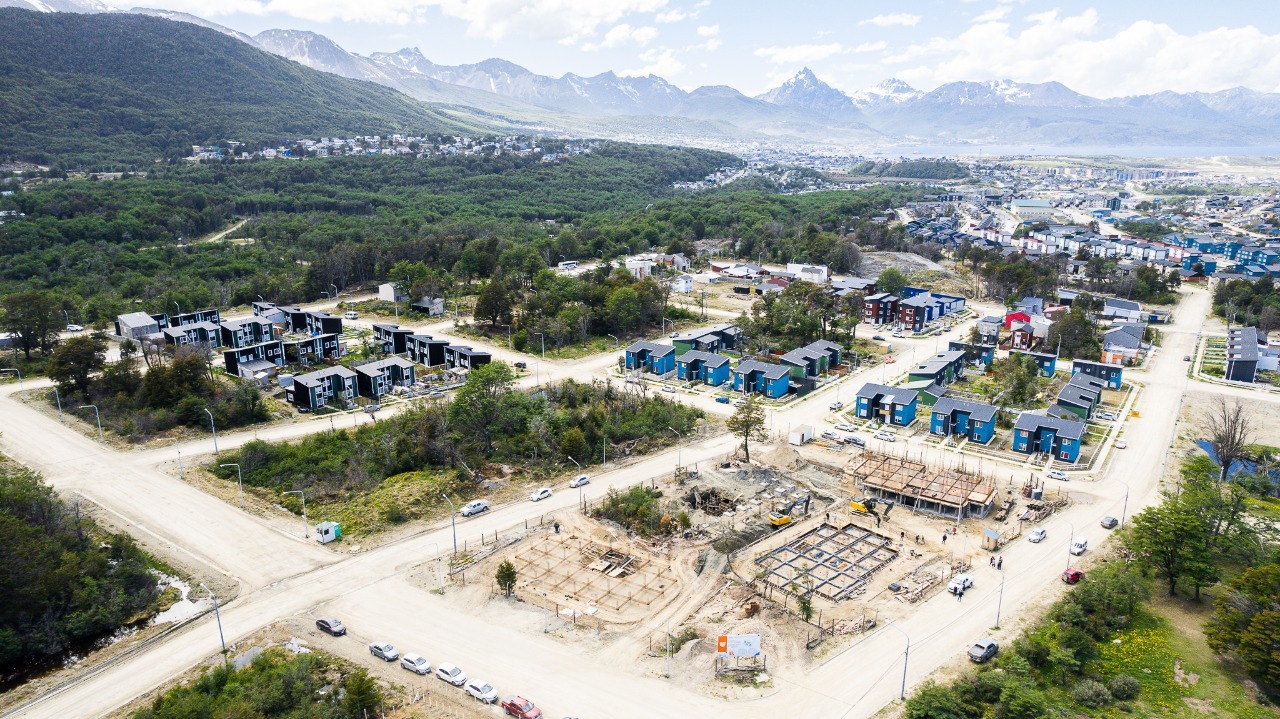 “Genera emoción ver a tantas personas trabajando en la construcción de nuevas soluciones habitacionales”