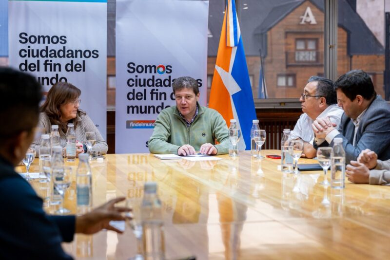 El Gobernador Melella mantuvo un encuentro con representantes de ...