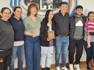 Macarena Espinoza recibió reconocimiento deportivo por haber sido elegida Embajadora Deportiva de la provincia