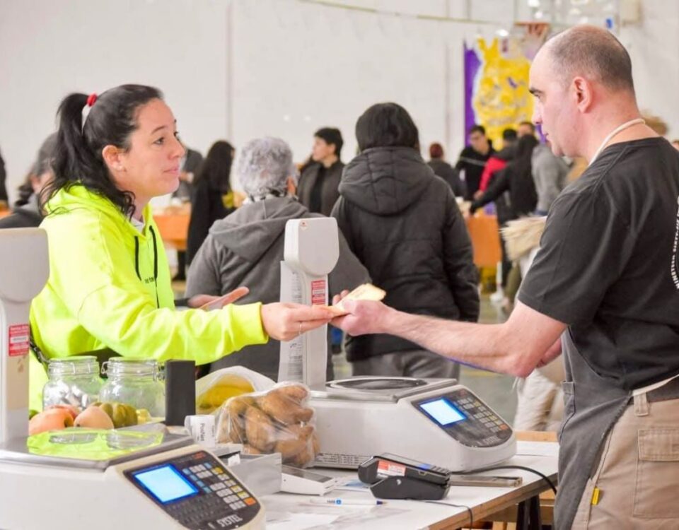 PRODUCTORES DEL FIN DEL MUNDO EN EL PASEO DEL MUELLE