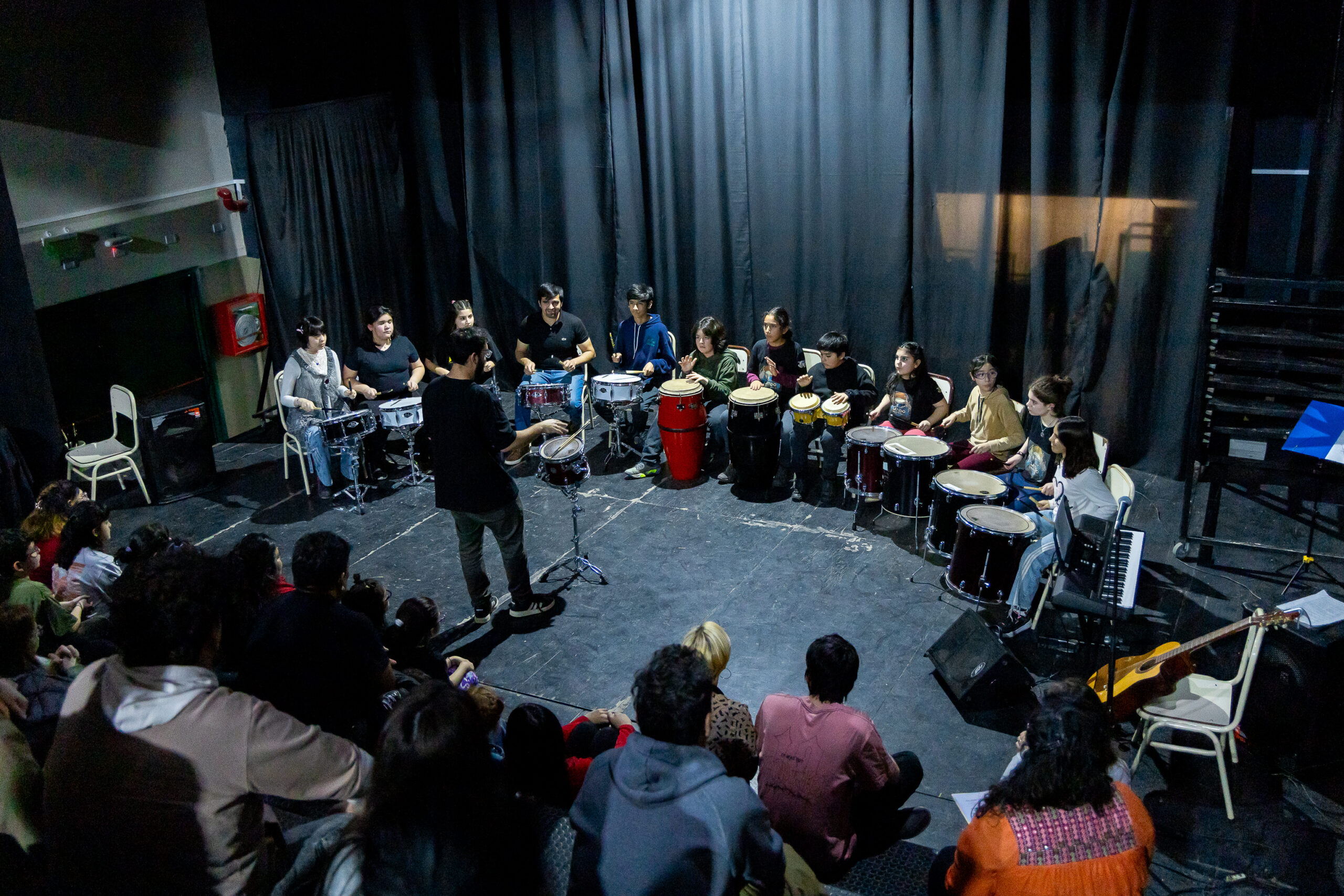 Ensayo de Coro Infantil con trajes